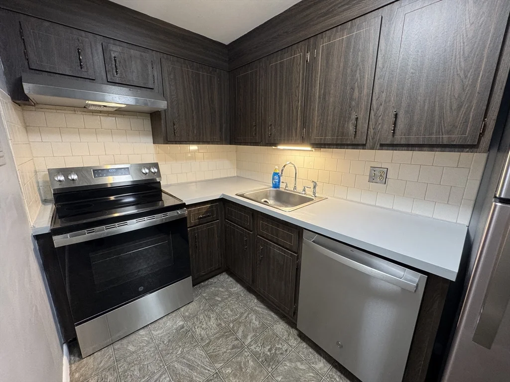 1 bed, 1 bath apartment for rent at 96 Richardson Unit B25, Chelmsford — photo 2 of 10