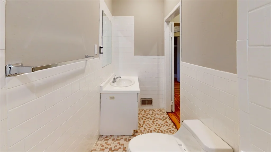 4 bed, 1 bath apartment for rent at 96 Sheridan St Unit 3, Jamaica Plain — photo 6 of 7