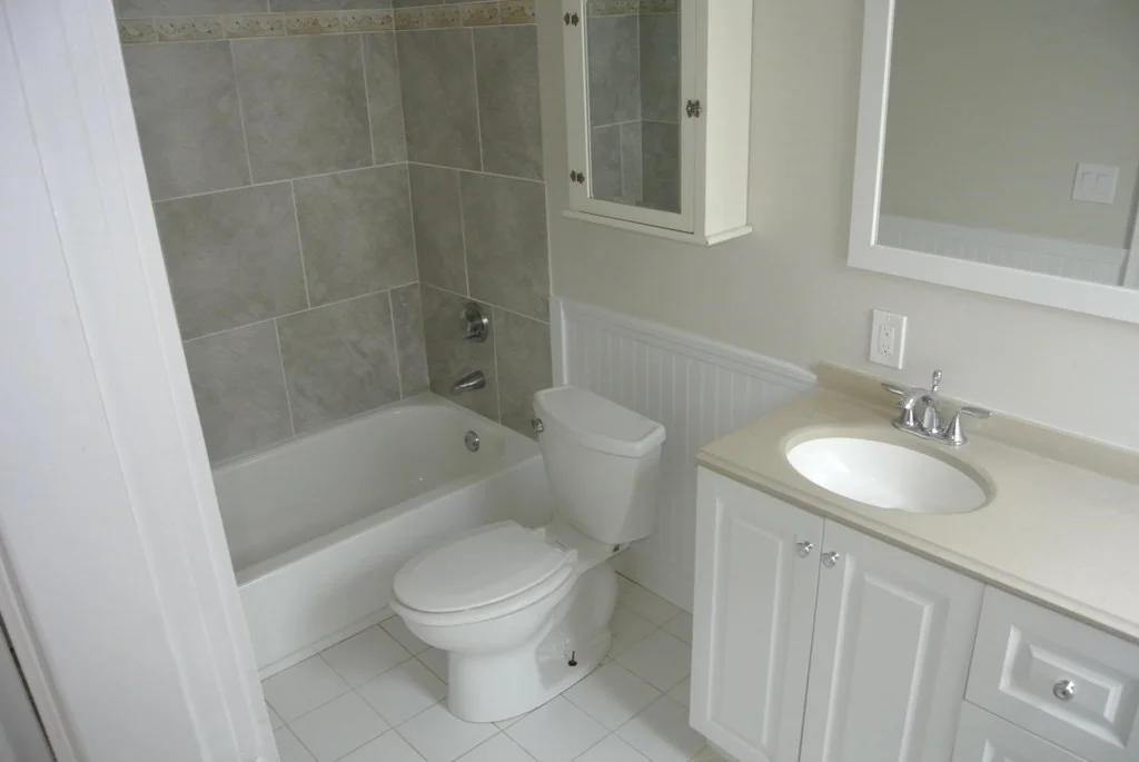 2 bed, 1 bath apartment for rent at 96 Summer St Unit 5, Zip 01830 — photo 4 of 9
