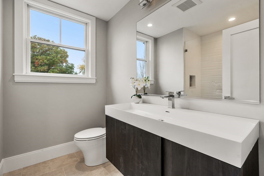 4 bed, 4+ bath apartment for rent at 96 Verndale St Unit 2, North Brookline — photo 17 of 31