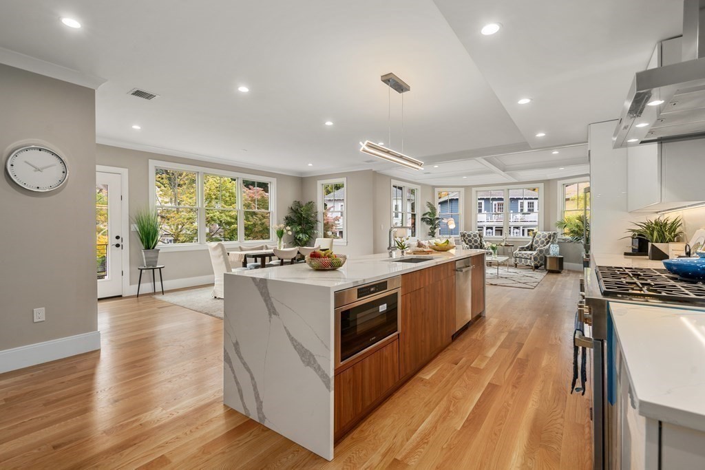 4 bed, 4+ bath apartment for rent at 96 Verndale St Unit 2, North Brookline — photo 5 of 31