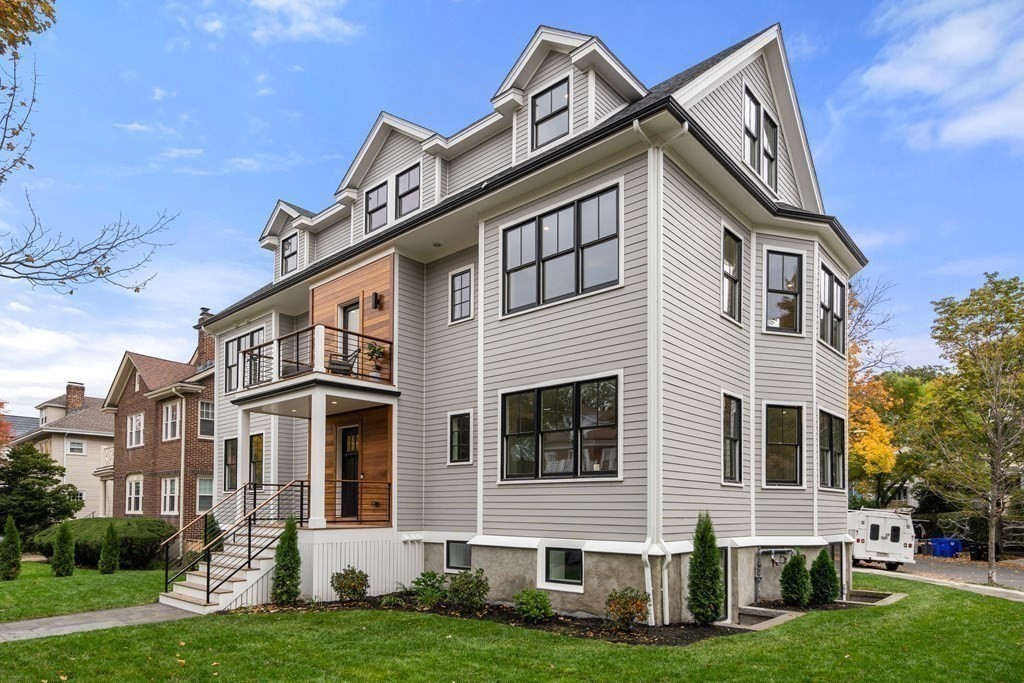 4 bed, 4+ bath apartment for rent at 96 Verndale St Unit 2, North Brookline — photo 2 of 31