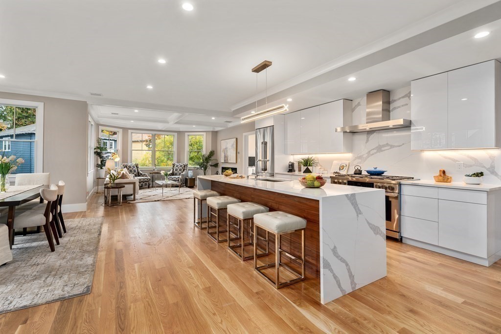 4 bed, 4+ bath apartment for rent at 96 Verndale St Unit 2, North Brookline — photo 4 of 31
