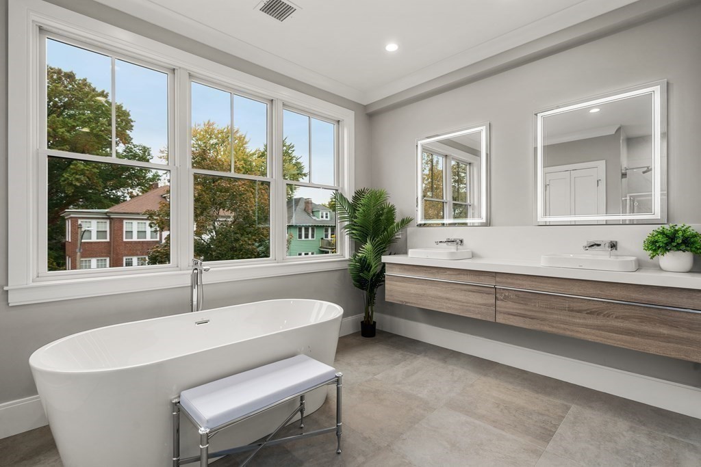 4 bed, 4+ bath apartment for rent at 96 Verndale St Unit 2, North Brookline — photo 15 of 31