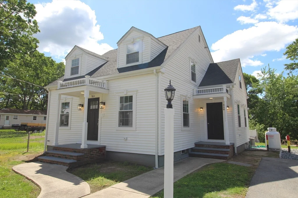 1 bed, 1 bath apartment for rent at 96 Walnut Ln Unit A, Attleboro