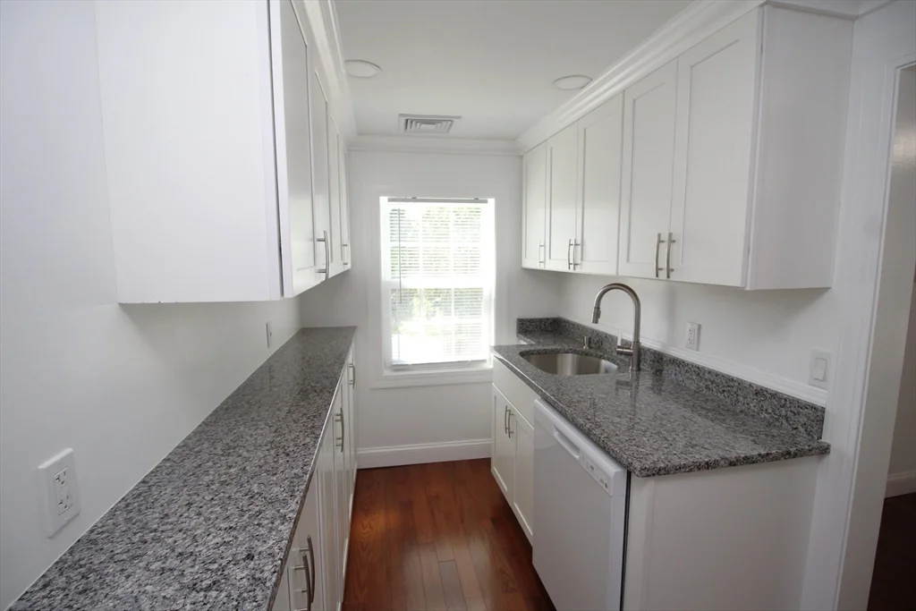 1 bed, 1 bath apartment for rent at 96 Walnut Ln Unit A, Attleboro — photo 2 of 19