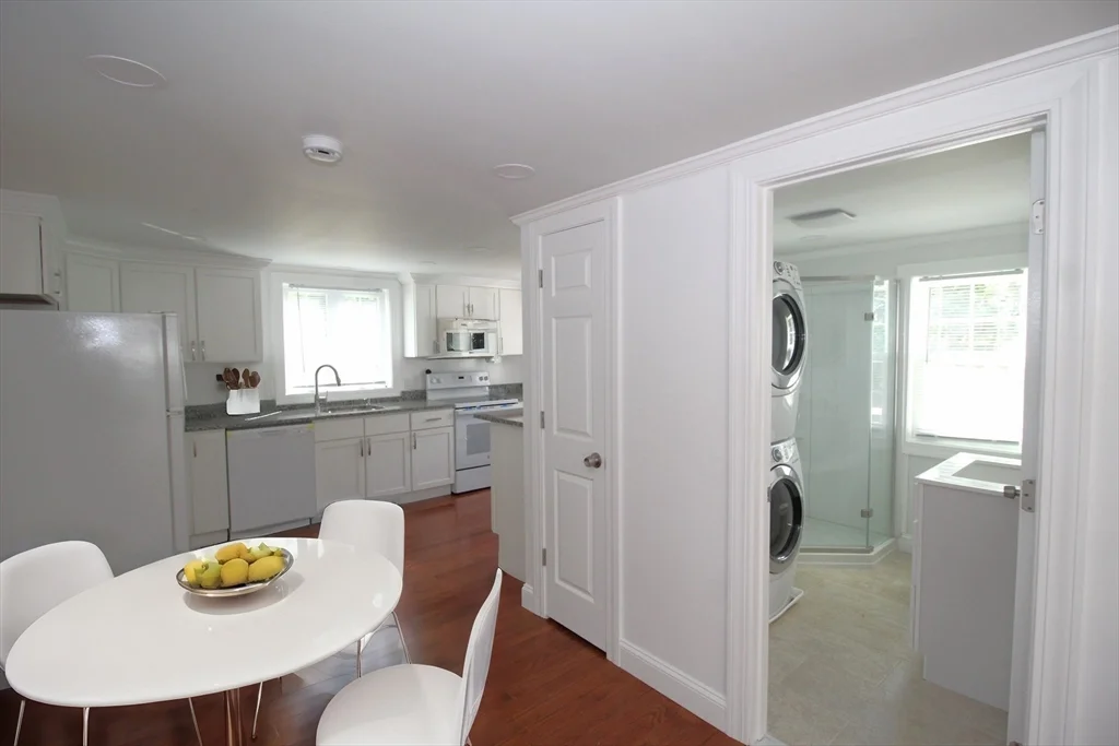 2 bed, 1 bath apartment for rent at 96 Walnut Ln Unit B, Attleboro — photo 4 of 20