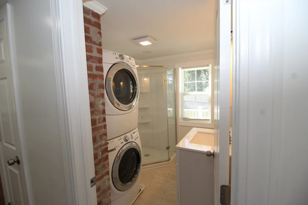 2 bed, 1 bath apartment for rent at 96 Walnut Ln Unit B, Attleboro — photo 6 of 20