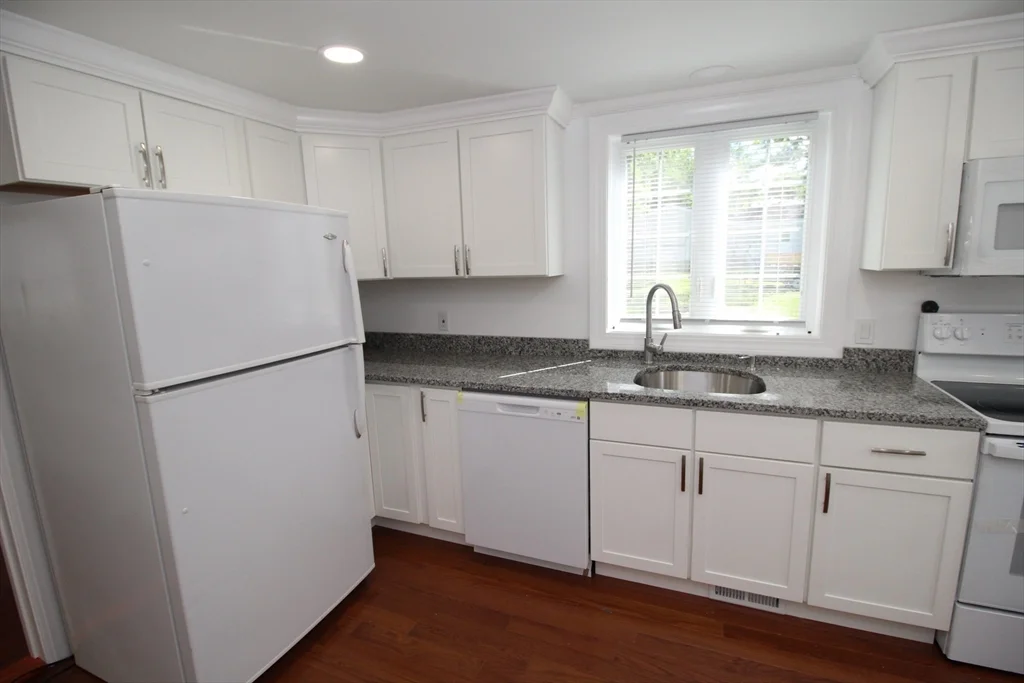 2 bed, 1 bath apartment for rent at 96 Walnut Ln Unit B, Attleboro — photo 12 of 20