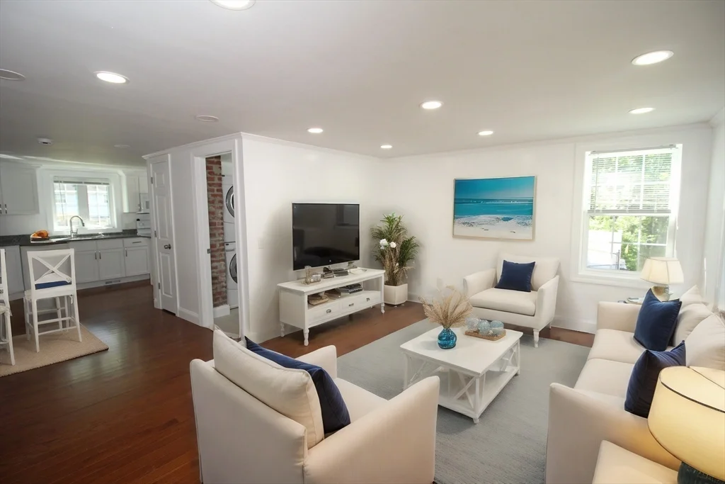 2 bed, 1 bath apartment for rent at 96 Walnut Ln Unit B, Attleboro — photo 3 of 20