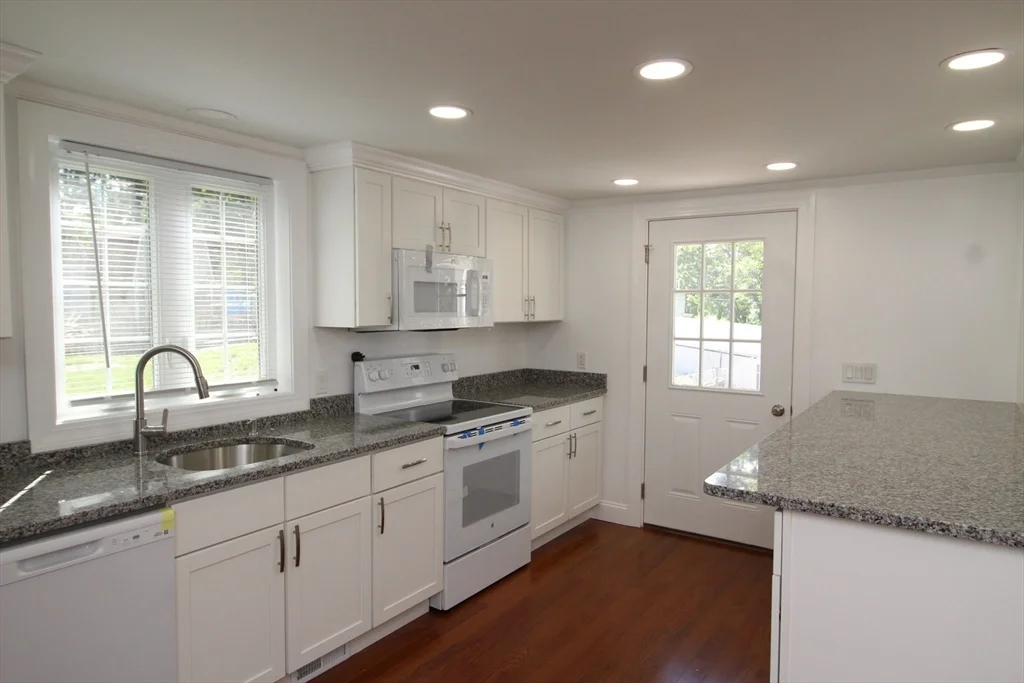2 bed, 1 bath apartment for rent at 96 Walnut Ln Unit B, Attleboro — photo 9 of 20