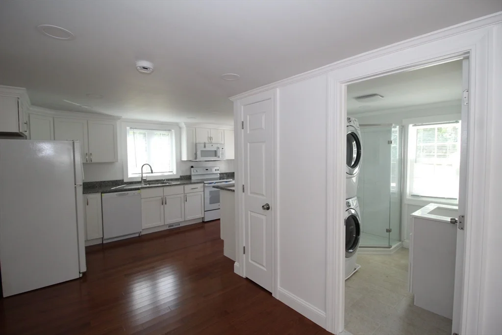 2 bed, 1 bath apartment for rent at 96 Walnut Ln Unit B, Attleboro — photo 5 of 20
