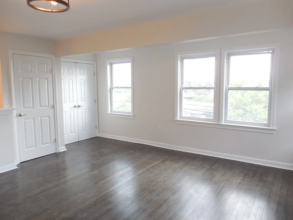 3 bed, 2 bath apartment for rent at 96 Walnut St Unit 2, Mount Auburn — photo 2 of 19