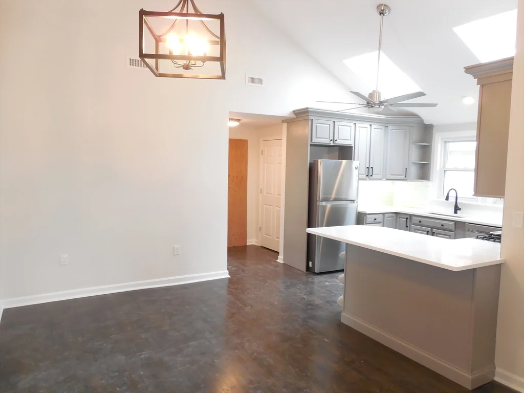 3 bed, 2 bath apartment for rent at 96 Walnut St Unit 2, Mount Auburn — photo 7 of 19
