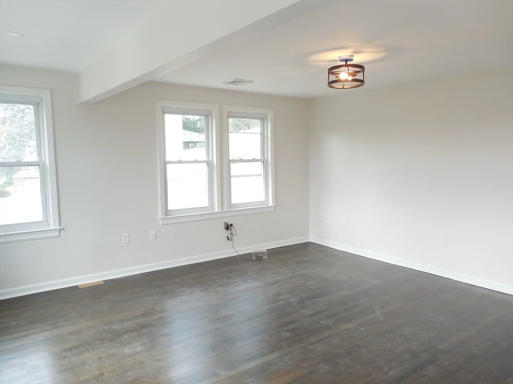 3 bed, 2 bath apartment for rent at 96 Walnut St Unit 2, Mount Auburn — photo 4 of 19