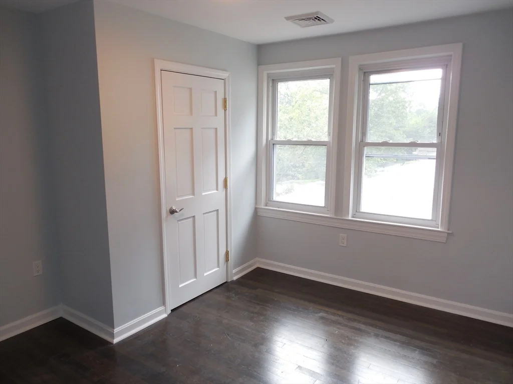 3 bed, 2 bath apartment for rent at 96 Walnut St Unit 2, Mount Auburn — photo 12 of 19