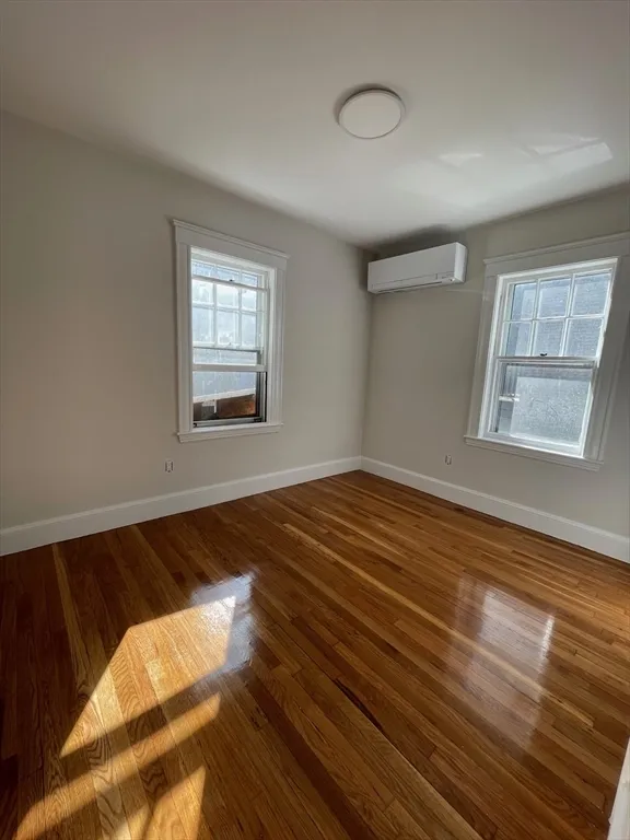 4 bed, 2 bath apartment for rent at 96 Walnut Unit 2, High Street Hill — photo 4 of 13