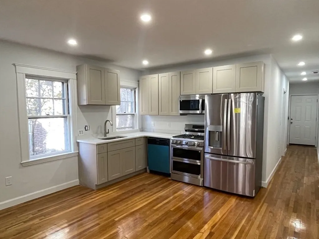 4 bed, 2 bath apartment for rent at 96 Walnut Unit 2, High Street Hill — photo 1 of 13