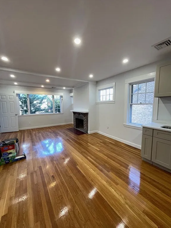 4 bed, 2 bath apartment for rent at 96 Walnut Unit 2, High Street Hill — photo 3 of 13