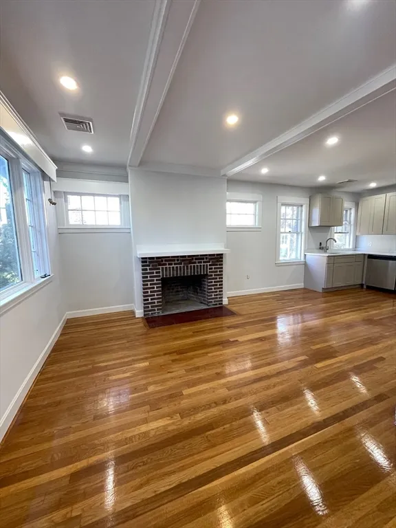 4 bed, 2 bath apartment for rent at 96 Walnut Unit 2, High Street Hill — photo 2 of 13