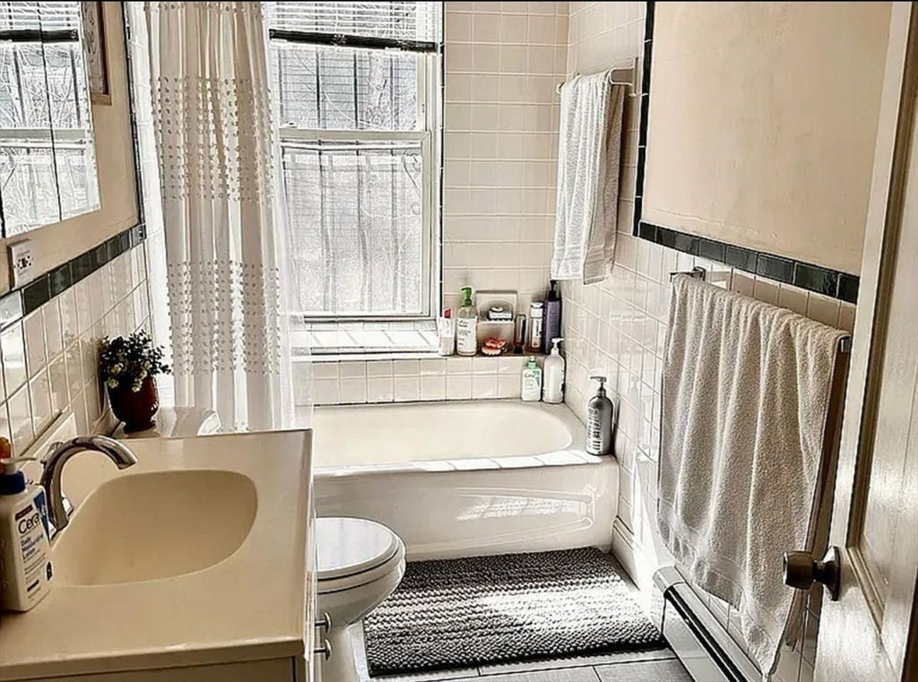 2 bed, 1 bath apartment for rent at 96 Warren St Unit 1, Roxbury — photo 3 of 7