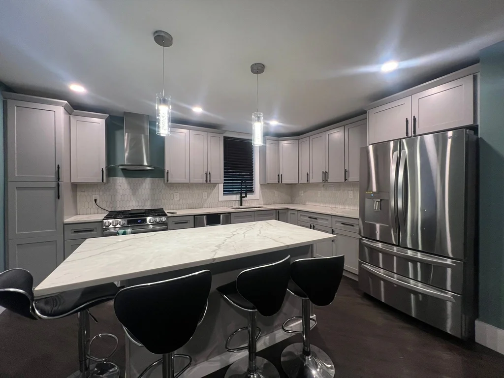 2 bed, 1 bath apartment for rent at 96 Washington St Unit 1, Lynn — photo 3 of 10