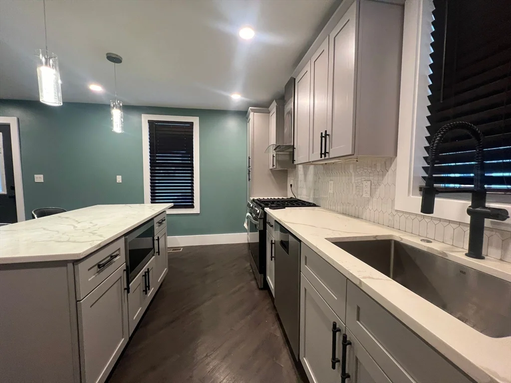 2 bed, 1 bath apartment for rent at 96 Washington St Unit 1, Lynn — photo 5 of 10