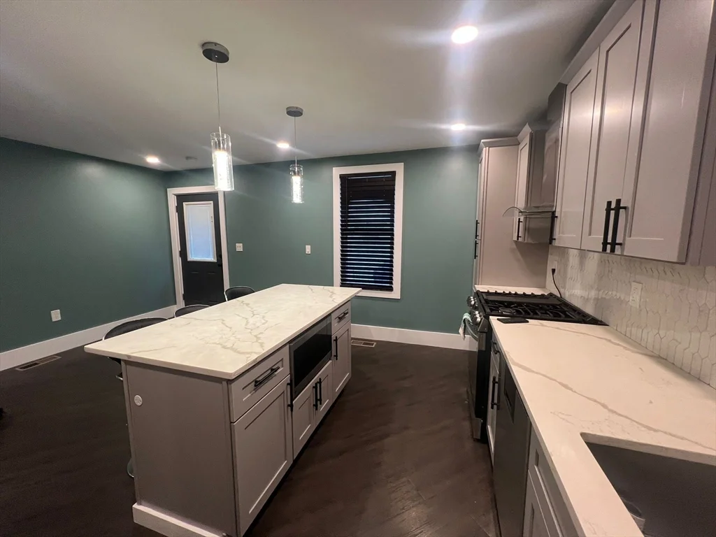 2 bed, 1 bath apartment for rent at 96 Washington St Unit 1, Lynn — photo 6 of 10