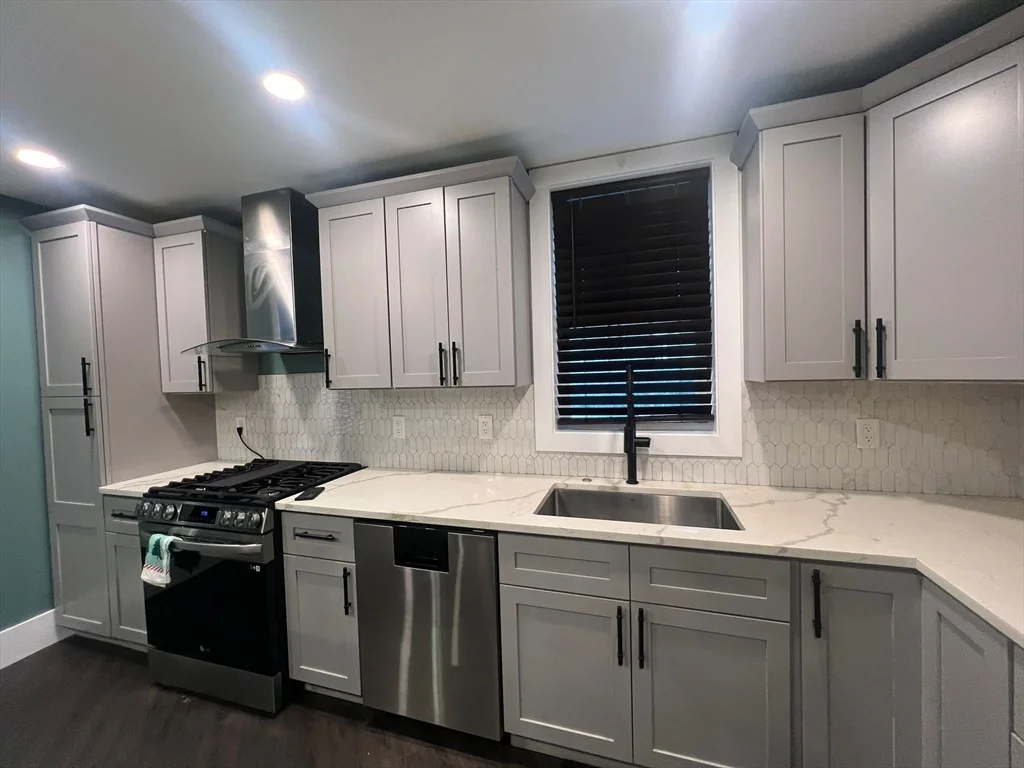 2 bed, 1 bath apartment for rent at 96 Washington St Unit 1, Lynn — photo 2 of 10