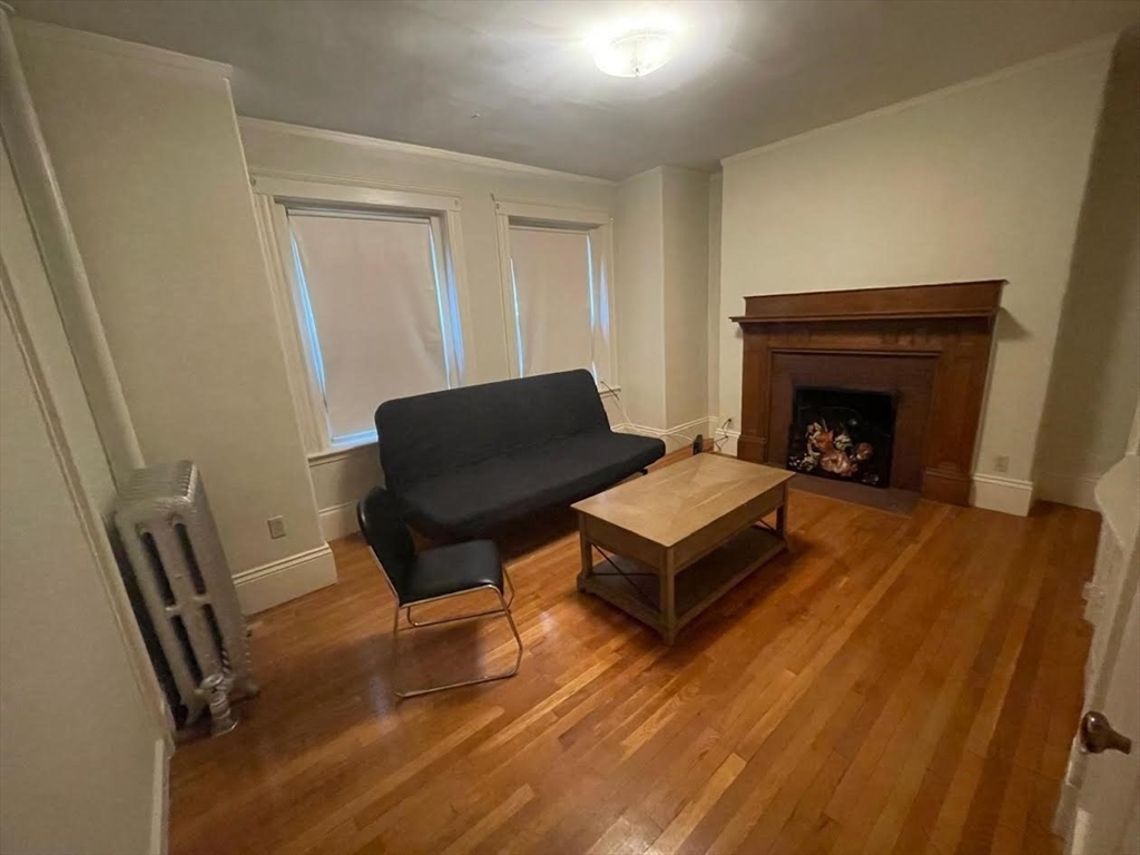 2 bed, 1 bath apartment for rent at 96 Winthrop Rd Unit 1, Aspinwall Hill — photo 2 of 8