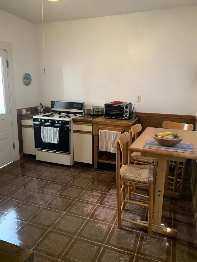 3 bed, 1 bath apartment for rent at 96 Winthrop Rd Unit 2, Washington Square — photo 6 of 8