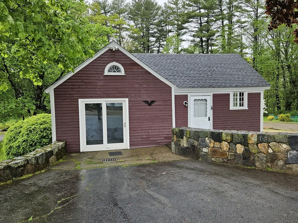 1 bed, 1 bath apartment for rent at 960 Boston Post Rd E, Marlborough — photo 2 of 12