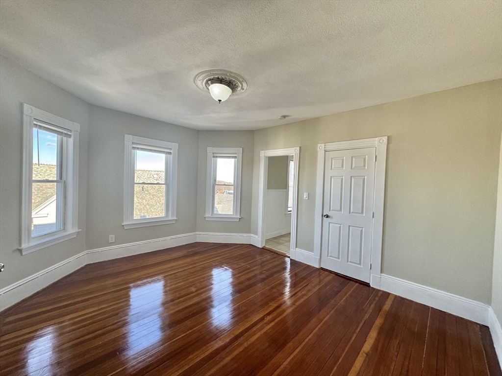 3 bed, 1 bath apartment for rent at 961-963 Broadway Unit 3, Everett — photo 3 of 23