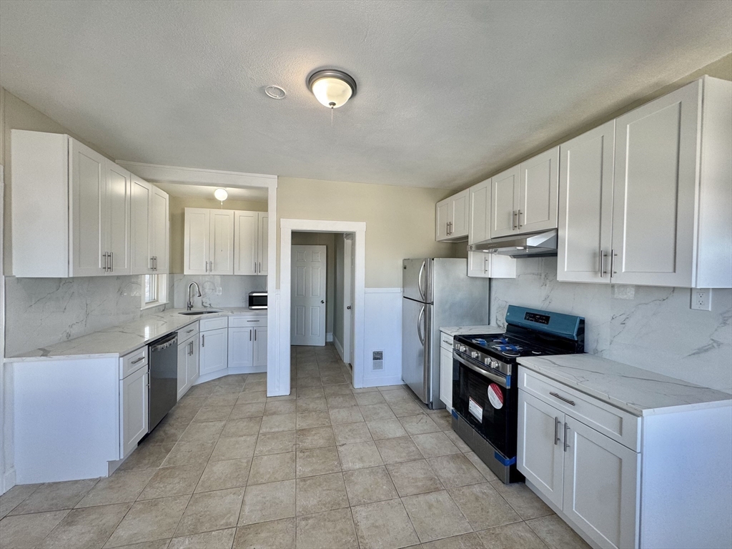 3 bed, 1 bath apartment for rent at 961-963 Broadway Unit 3, Everett — photo 9 of 23
