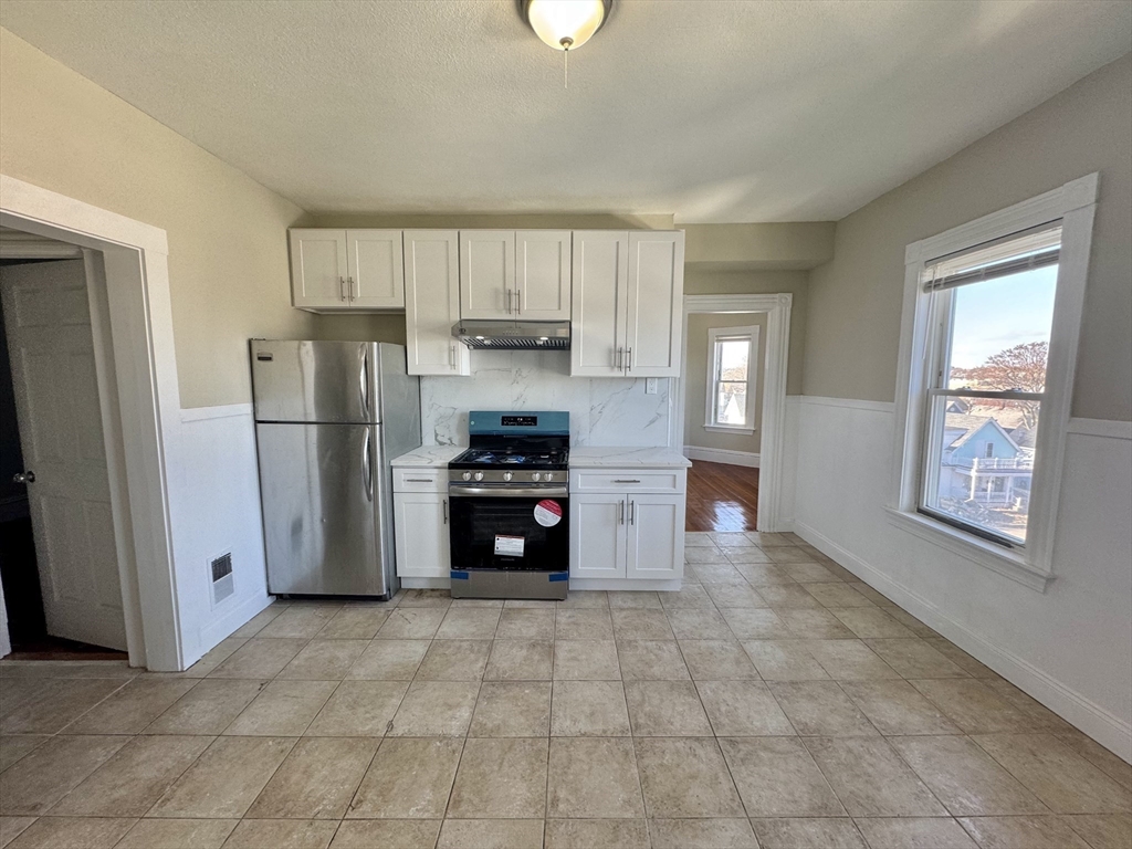 3 bed, 1 bath apartment for rent at 961-963 Broadway Unit 3, Everett — photo 11 of 23