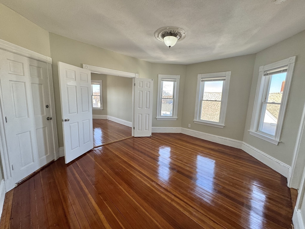 3 bed, 1 bath apartment for rent at 961-963 Broadway Unit 3, Everett — photo 2 of 23