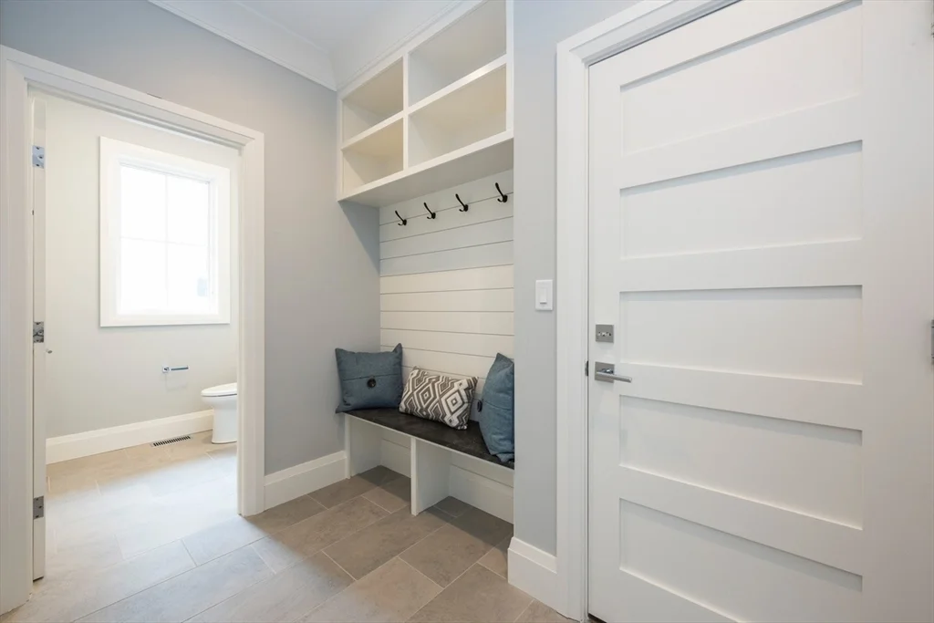 5 bed, 4+ bath apartment for rent at 962 Walnut St Unit 962, Newton — photo 5 of 11