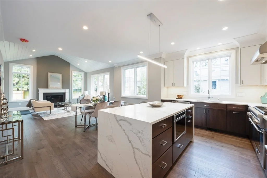 5 bed, 4+ bath apartment for rent at 962 Walnut St Unit 962, Newton — photo 3 of 11