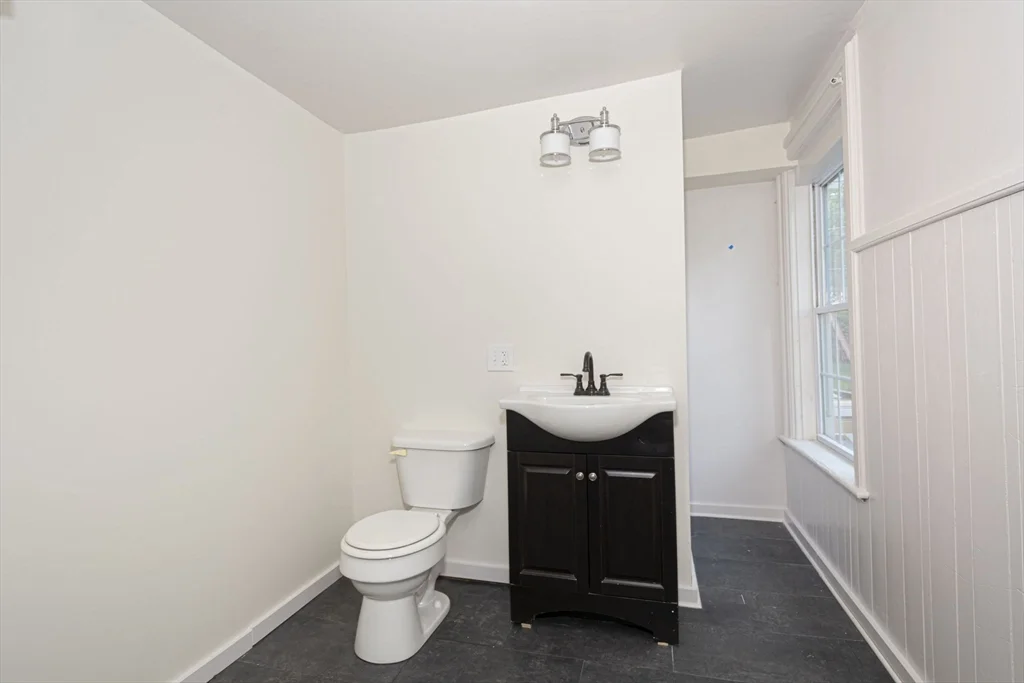 1 bed, 1 bath apartment for rent at 963 Main St Unit 4, Leicester — photo 5 of 5