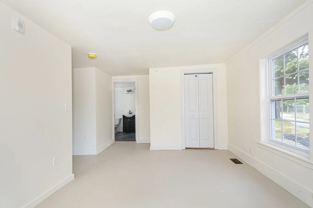 1 bed, 1 bath apartment for rent at 963 Main St Unit 4, Leicester — photo 4 of 5