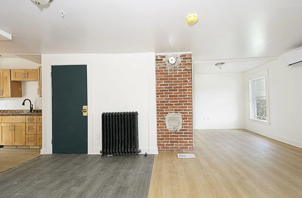 1 bed, 1 bath apartment for rent at 963 Main St Unit 4, Leicester — photo 2 of 5