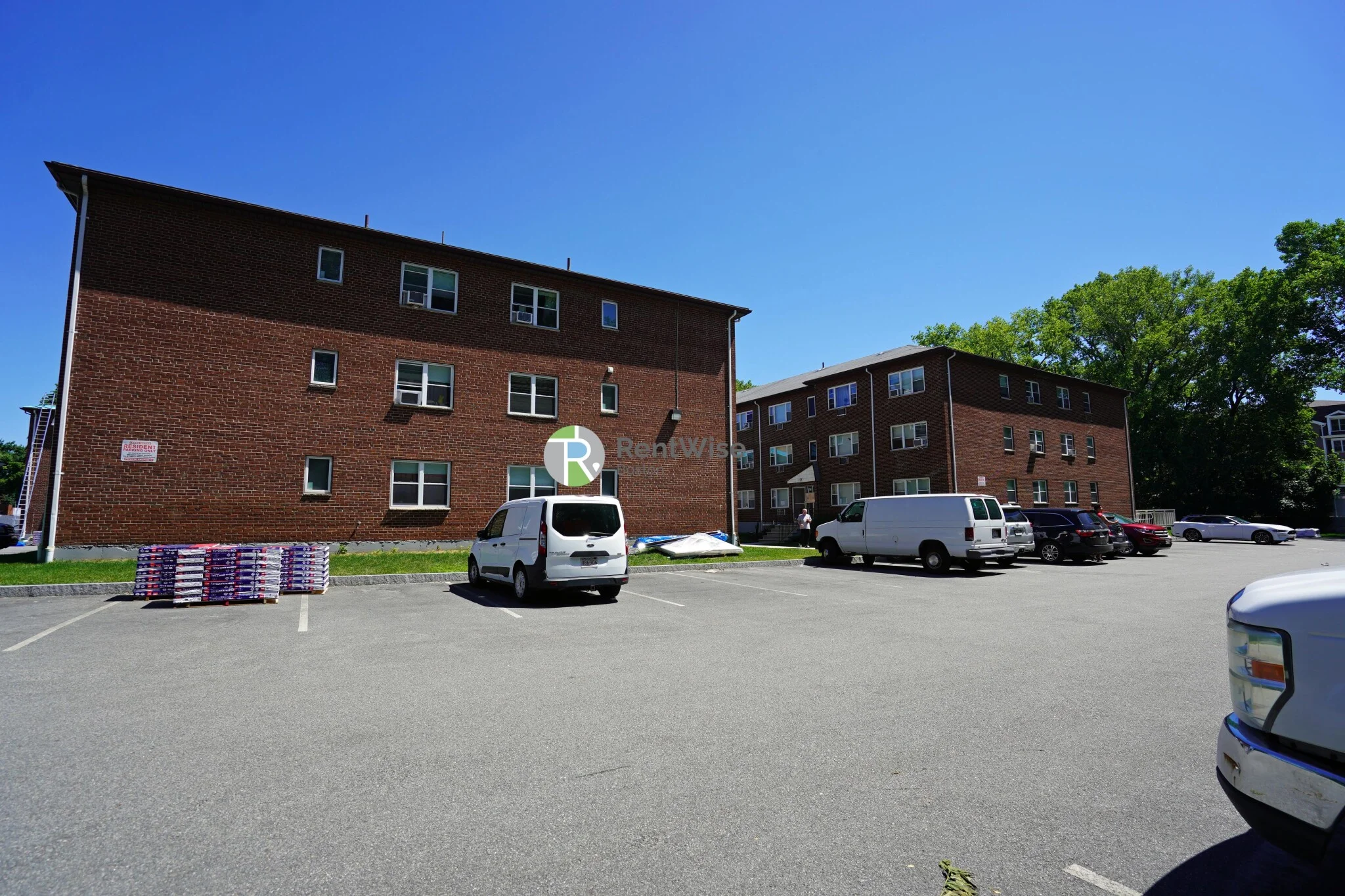 2 bed, 1 bath apartment for rent at 965 Fellsway Unit 5, Medford — photo 2 of 8