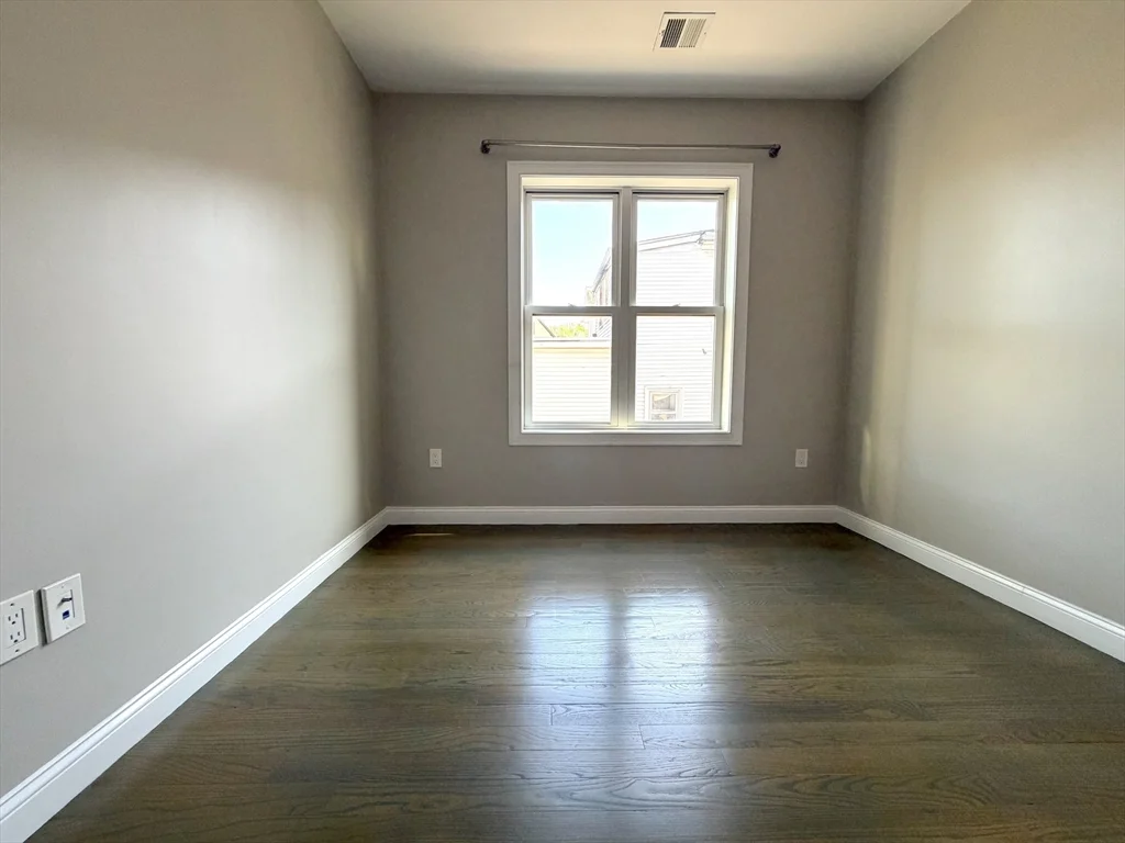 3 bed, 2 bath apartment for rent at 966 Hyde Park Ave Unit 202, Hyde Park — photo 9 of 17