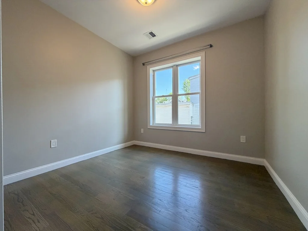 3 bed, 2 bath apartment for rent at 966 Hyde Park Ave Unit 202, Hyde Park — photo 7 of 17