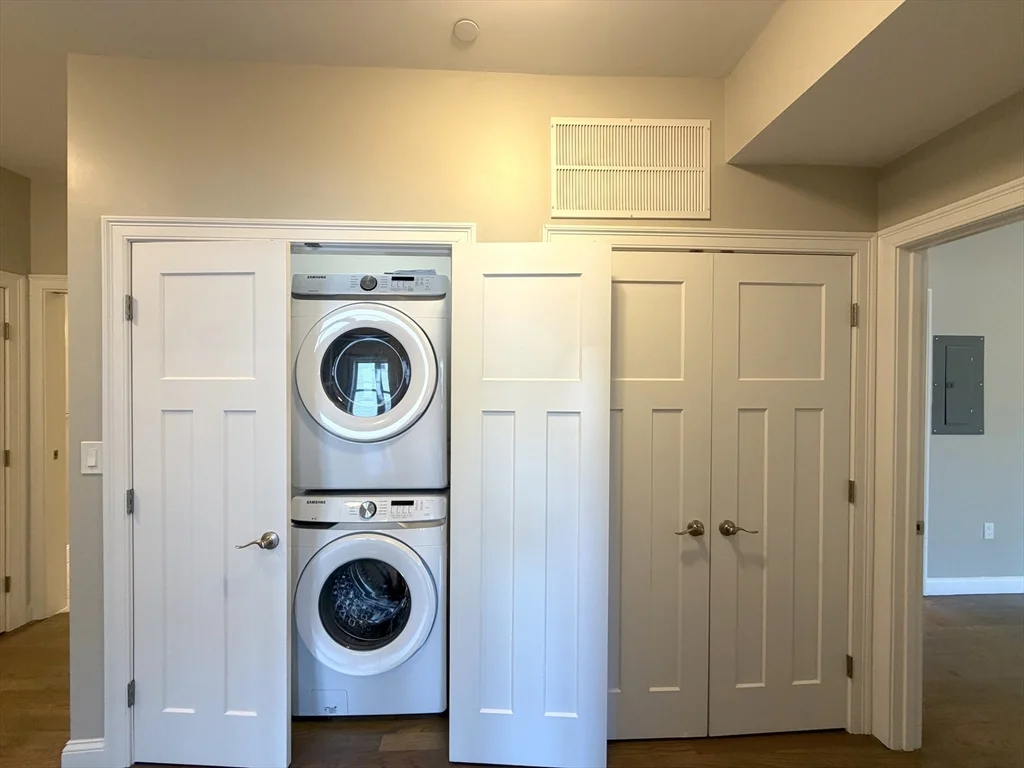 3 bed, 2 bath apartment for rent at 966 Hyde Park Ave Unit 202, Hyde Park — photo 10 of 17