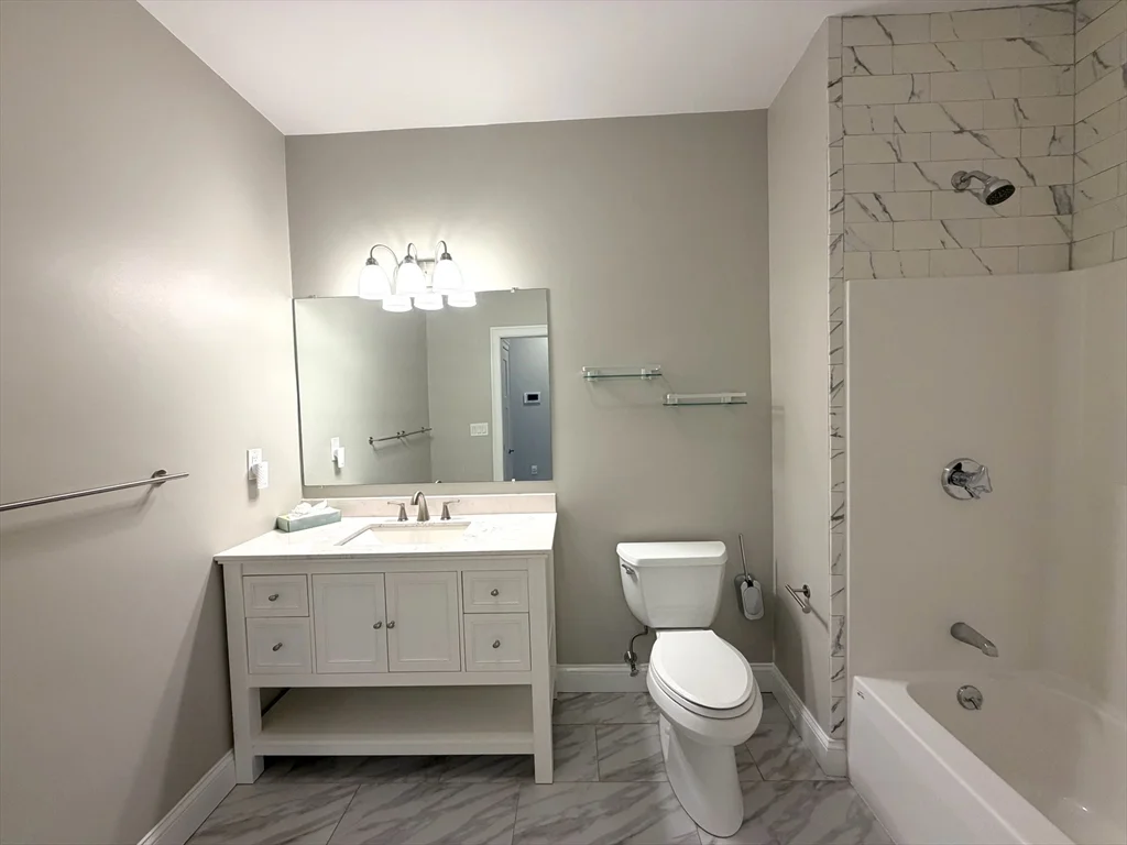 3 bed, 2 bath apartment for rent at 966 Hyde Park Ave Unit 202, Hyde Park — photo 14 of 17