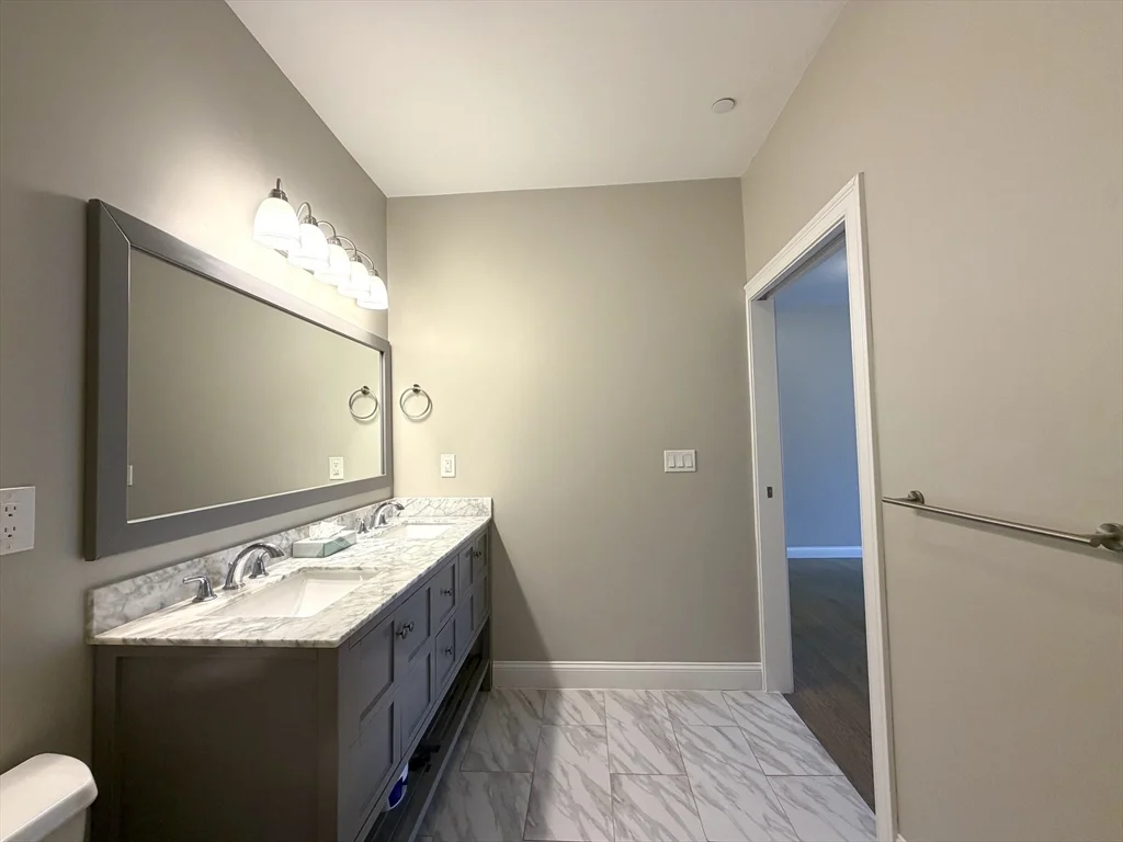 3 bed, 2 bath apartment for rent at 966 Hyde Park Ave Unit 202, Hyde Park — photo 15 of 17
