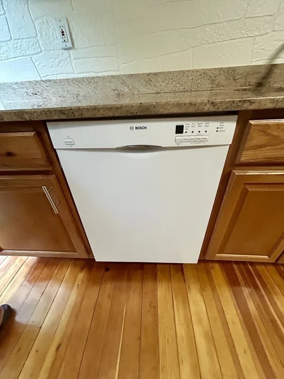 3 bed, 1 bath apartment for rent at 97-2 Court St Unit 2, Newtonville — photo 16 of 23