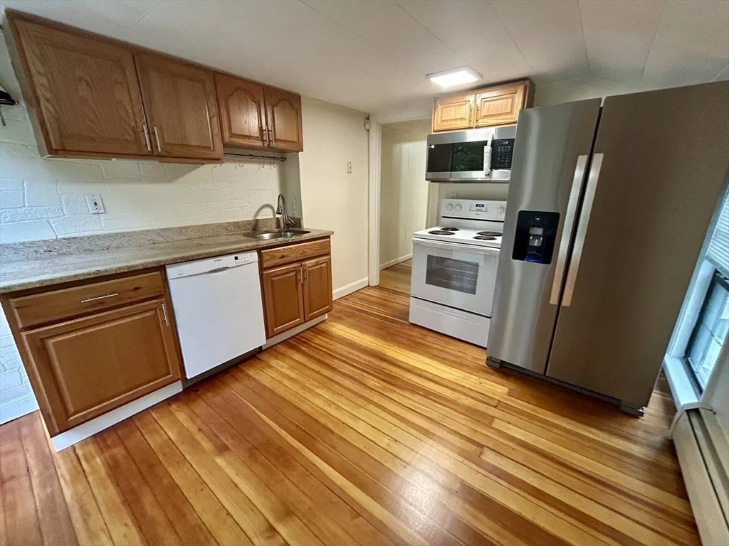 3 bed, 1 bath apartment for rent at 97-2 Court St Unit 2, Newtonville — photo 14 of 23