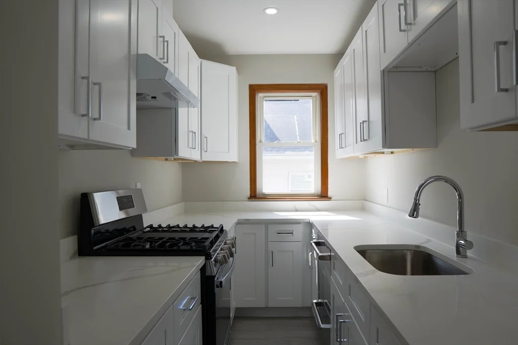 2 bed, 1 bath apartment for rent at 97 2nd St Unit 2, North Andover — photo 4 of 21